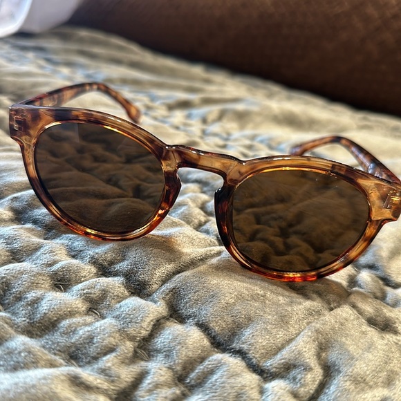 REVOLVE Accessories - aire sunglasses